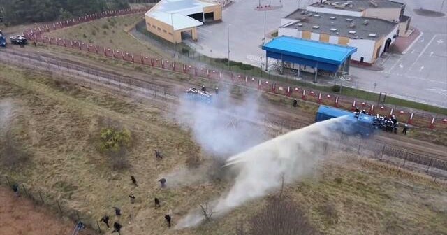 Migrant crisis at Poland-Belarus border could last months, Poland&rsquo;s defense minister warns