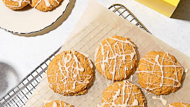 vegan-pumpkin-cookies-with-maple-glaze-misfits-market.jpg 