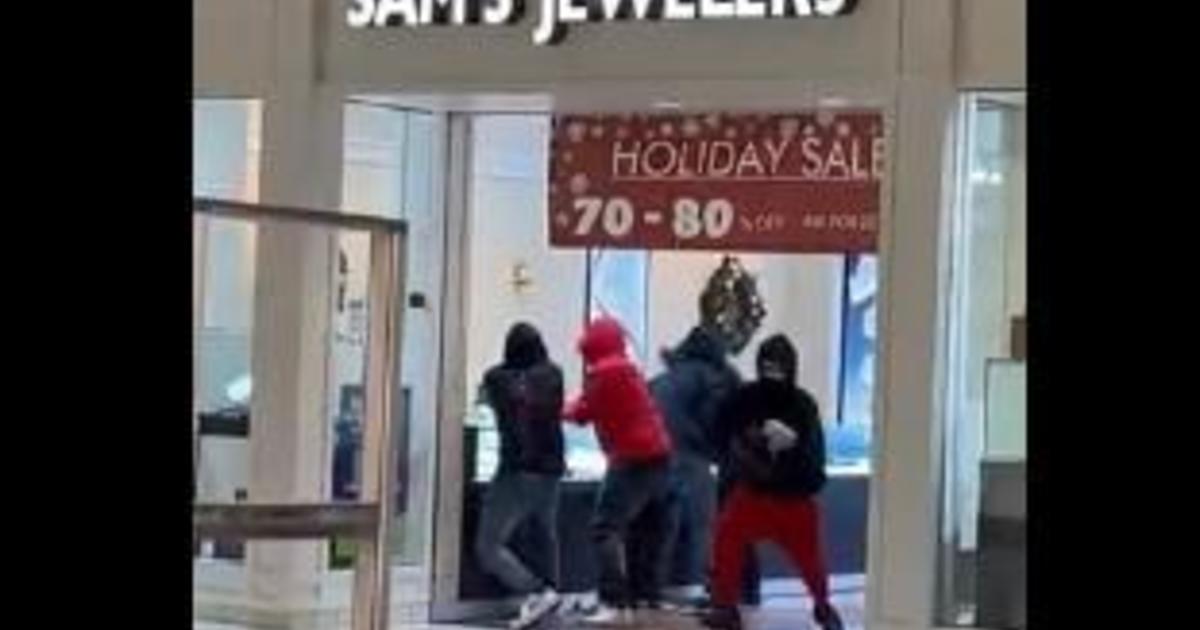 Mobs of looters target Bay Area retailers for third straight day