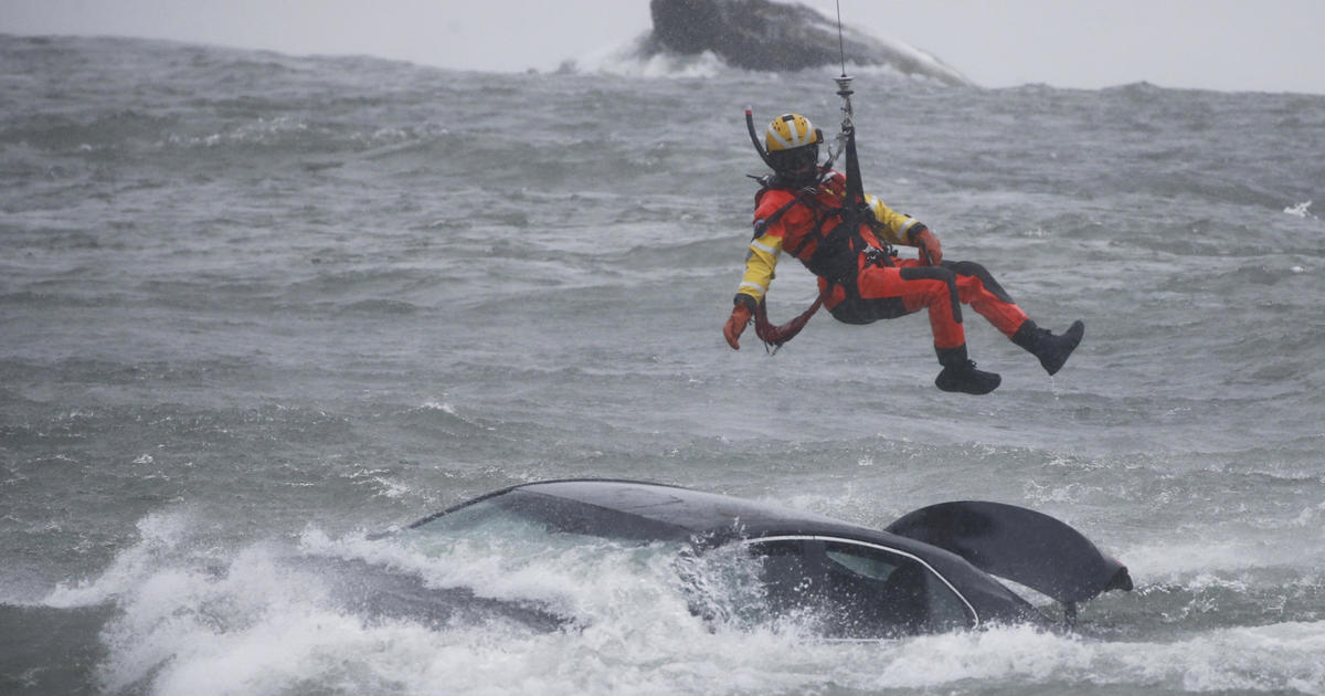 Dramatic video shows Coast Guard pulling woman from submerged car near brink of Niagara Falls