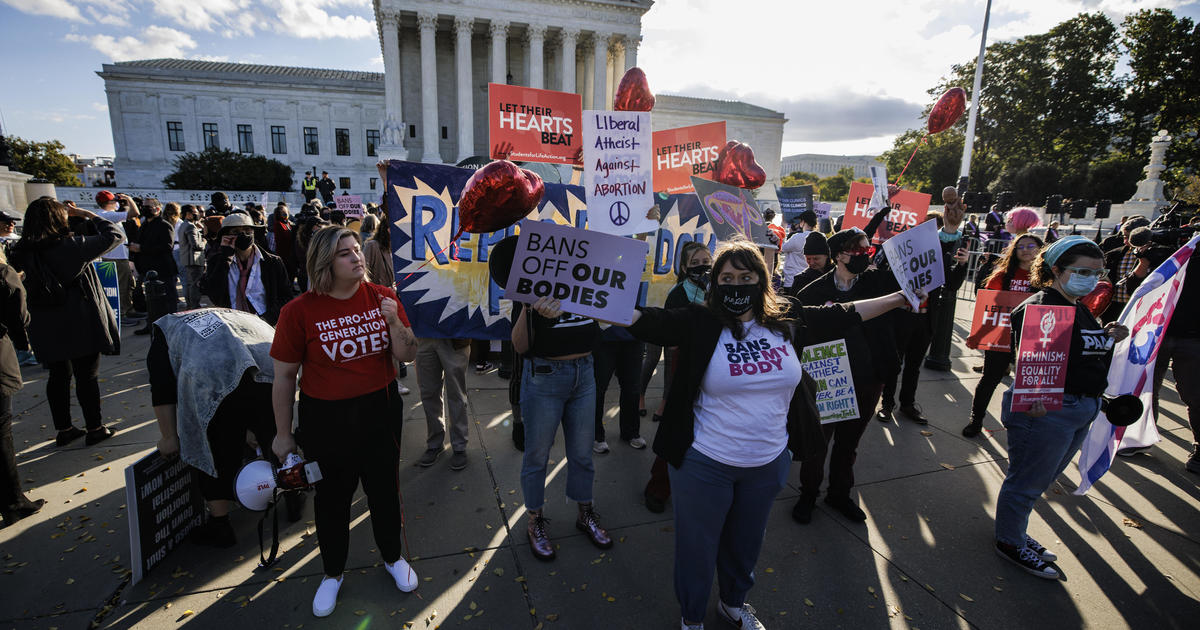 Supreme Court gives green light to abortion clinics' legal challenge to Texas abortion law