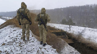 Battle lines appear to tighten over Russia's potential invasion into Ukraine 