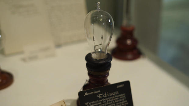 1880-edison-light-bulb.jpg 