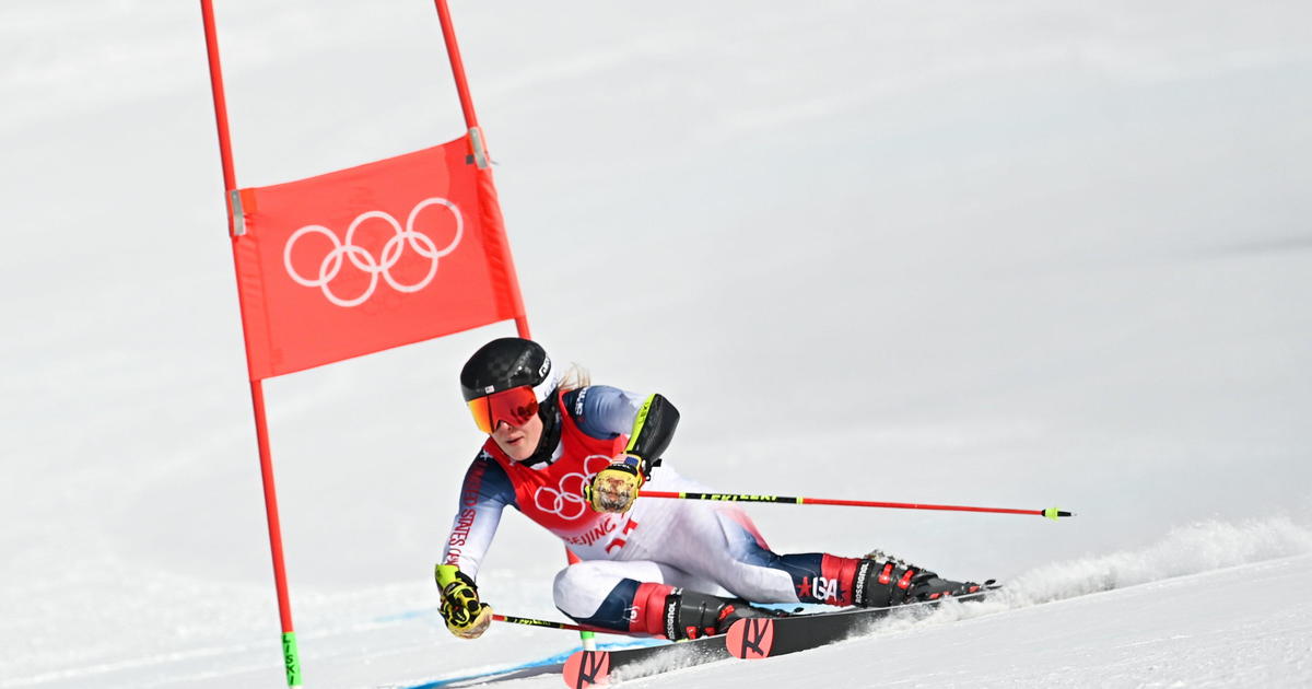 U.S. alpine skier Nina O'Brien injured after crashing during giant slalom event