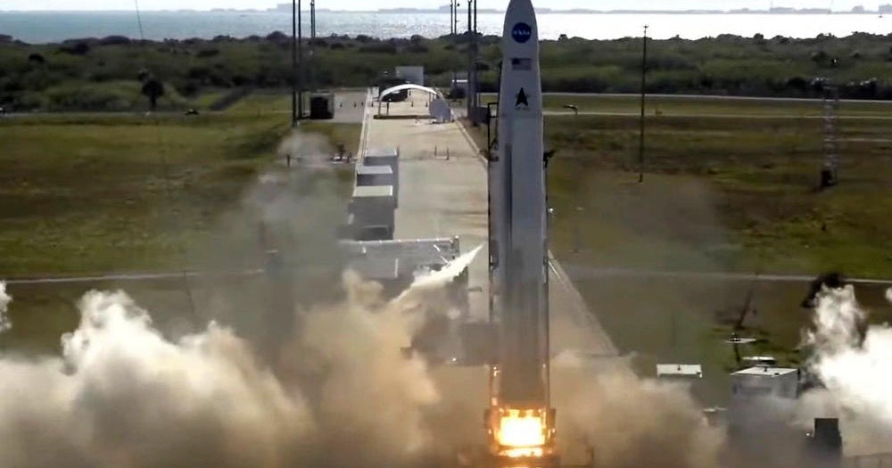 Company's rocket appears to tumble out of control minutes after launch