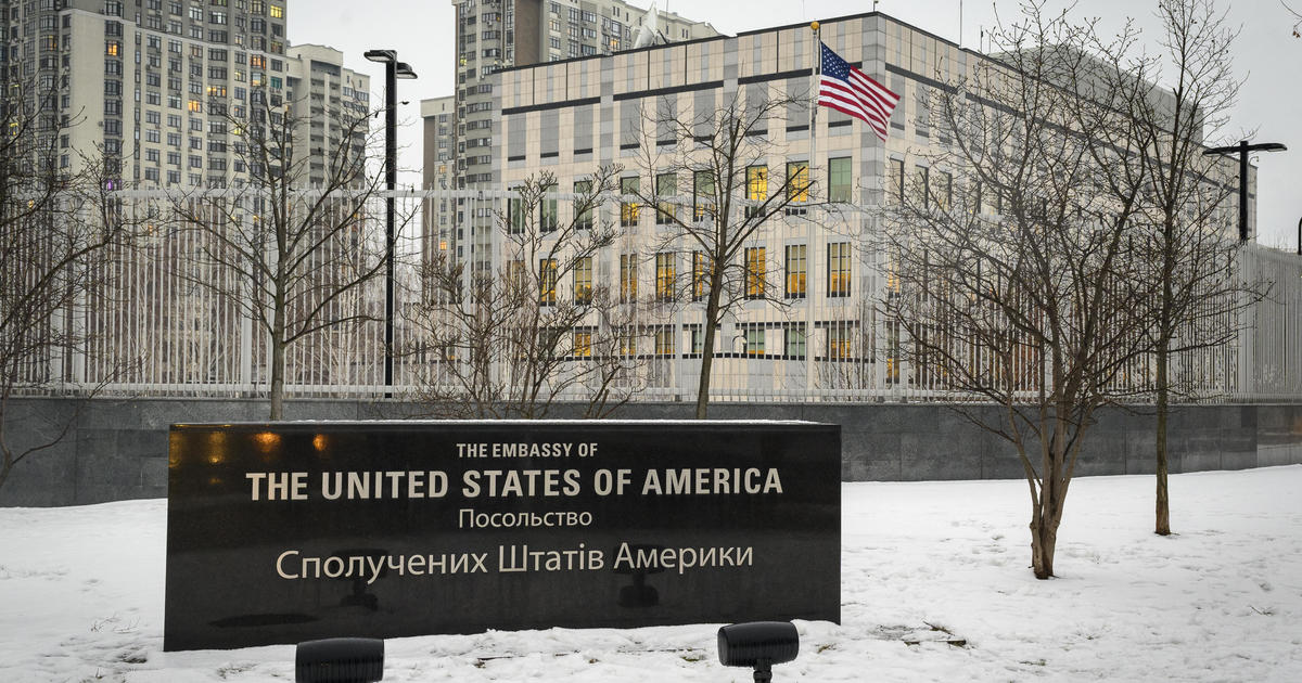 U.S. orders employees to leave embassy in Kyiv ahead of potential Russian invasion of Ukraine – CBS News