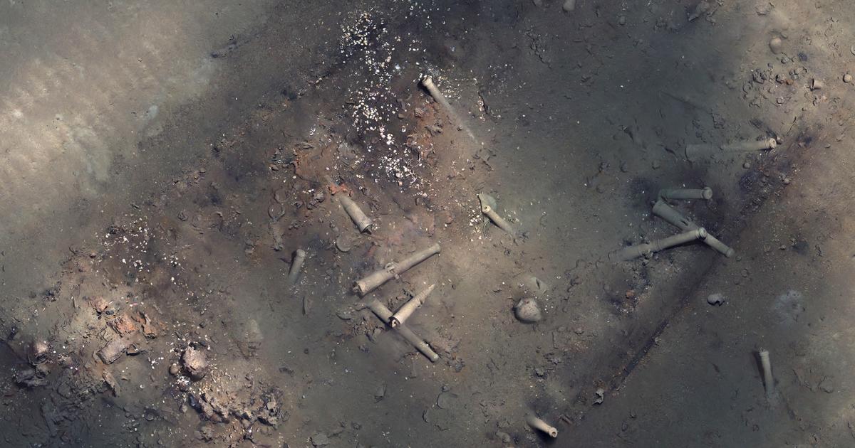 Colombia takes step toward recovering 200 tons of treasure from "holy grail" of shipwrecks