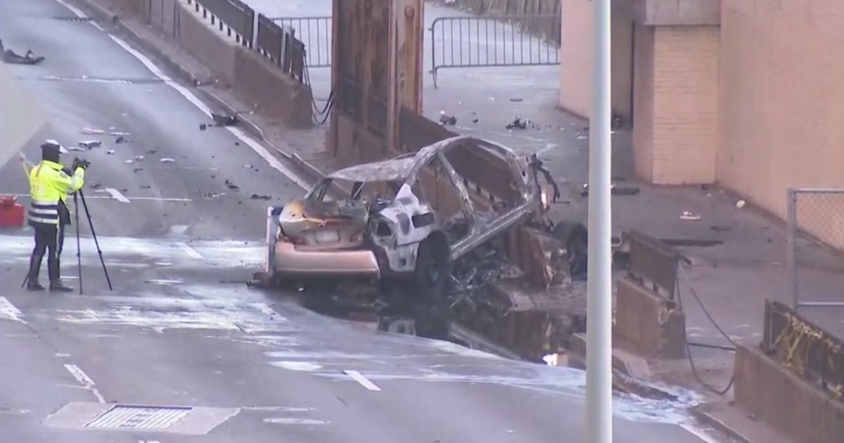 2 dead, 1 injured after fiery crash on FDR Drive - Vimarsana News