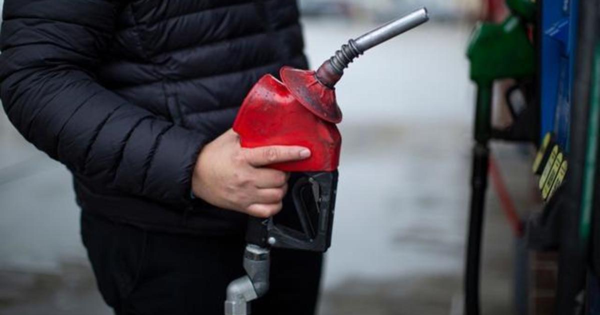 U.S. gas prices ease back from record high