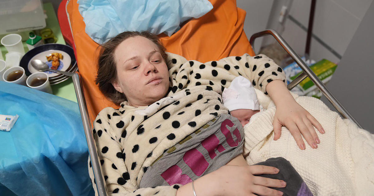 Injured pregnant woman photographed after Ukraine hospital shelling gives birth to daughter
