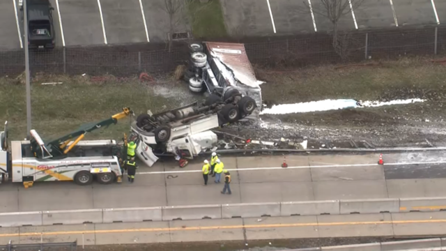 cranberry-turnpike-tractor-trailer-overturn-2.png 