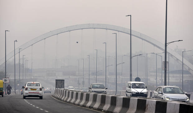 Mañana fría y con smog en Delhi NCR