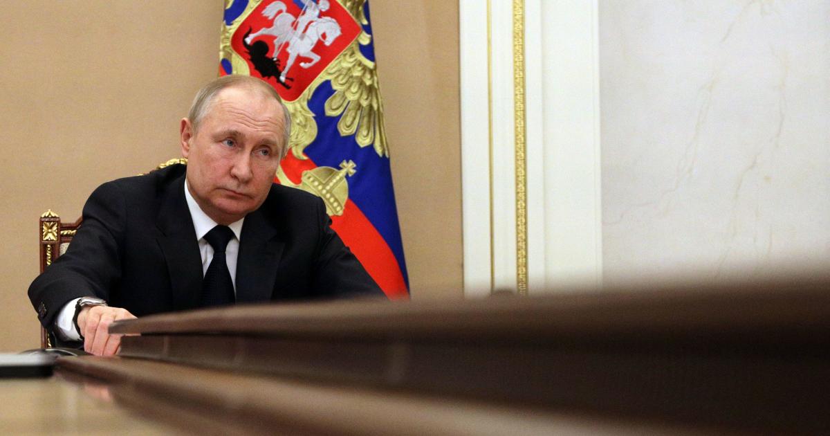 New sanctions by U.S. and allies target Putin’s daughters and Russian banks – CBS News