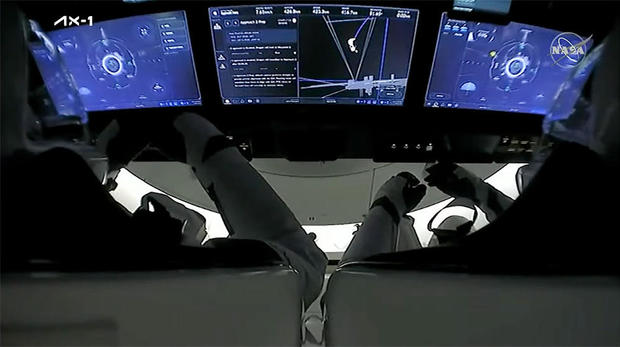 040922-cockpit.jpg 