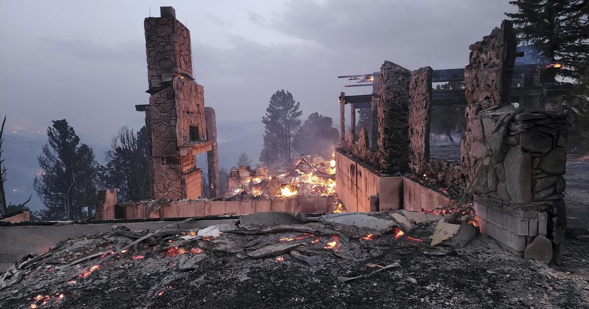 Elderly couple killed in New Mexico wildfire, more than 200 buildings damaged or destroyed