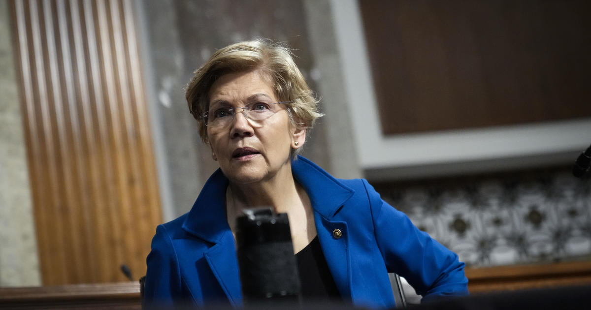 On Tax Day, Elizabeth Warren accuses Intuit of manipulating tax filing