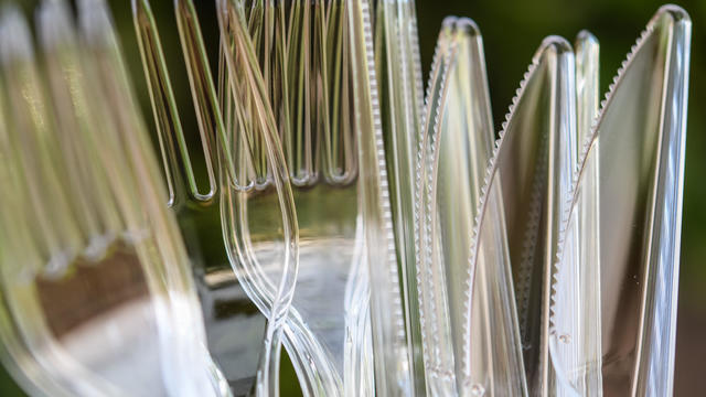 Disposable plastic cutlery 