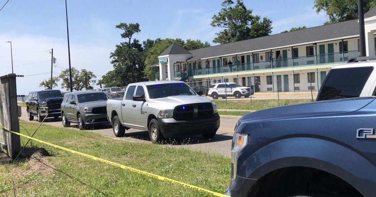 4 dead after shooting at Biloxi, Mississippi, motel and subsequent carjacking; possible suspect found dead