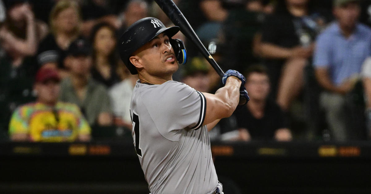 Stanton homers twice, Yankees score 15 runs in win over White Sox