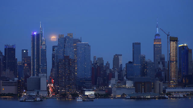"Super flower blood moon" over New York City 