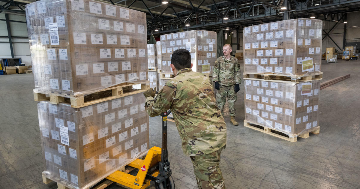 Military plane carrying 39 tons of baby formula arrives in U.S. – CBS News