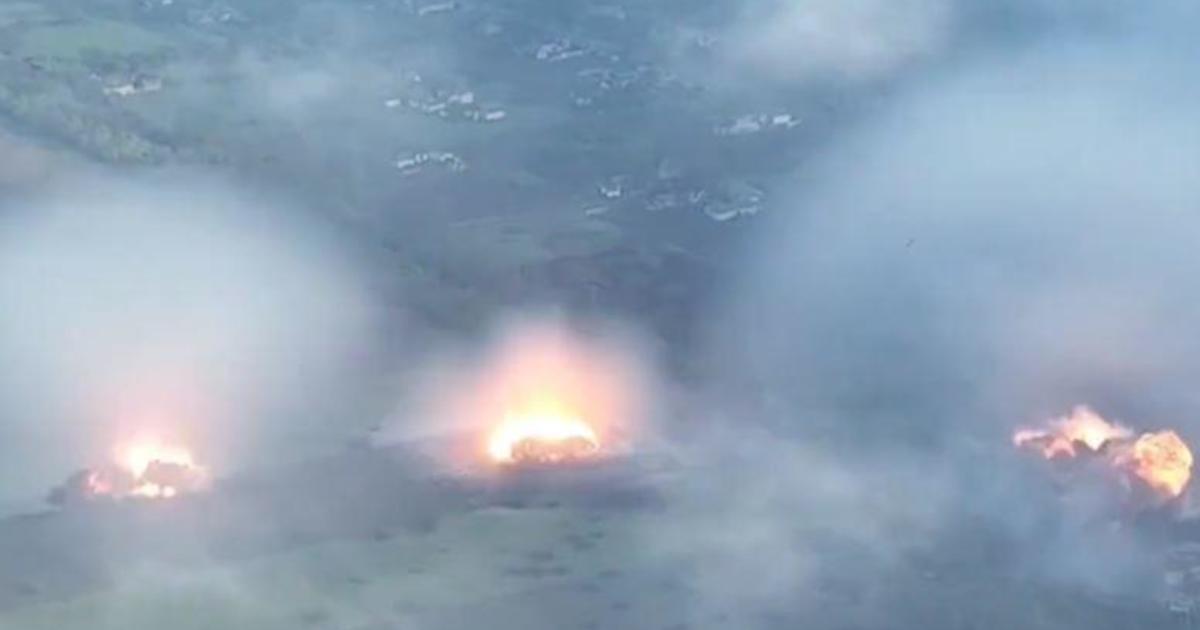 Video aéreo en Ucrania muestra masivo bombardeo ruso: ‘Qué guerra más grande y terrible del siglo XXI’.