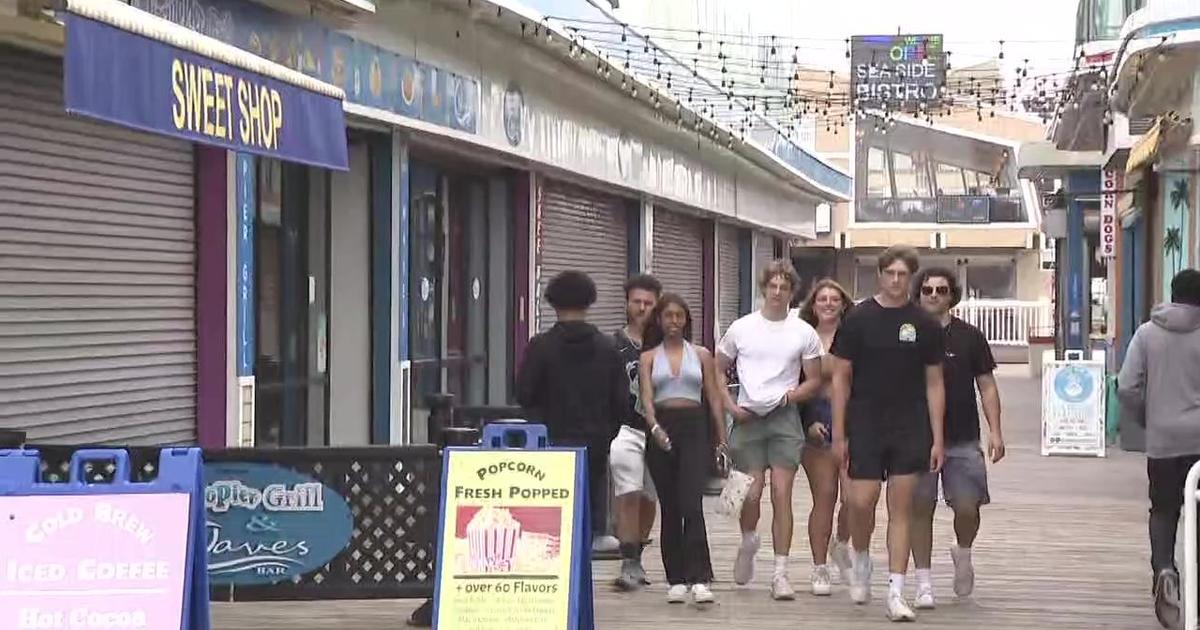 Despite seasonal hiring challenges, business owners have high hopes on the Jersey Shore - CBS New York